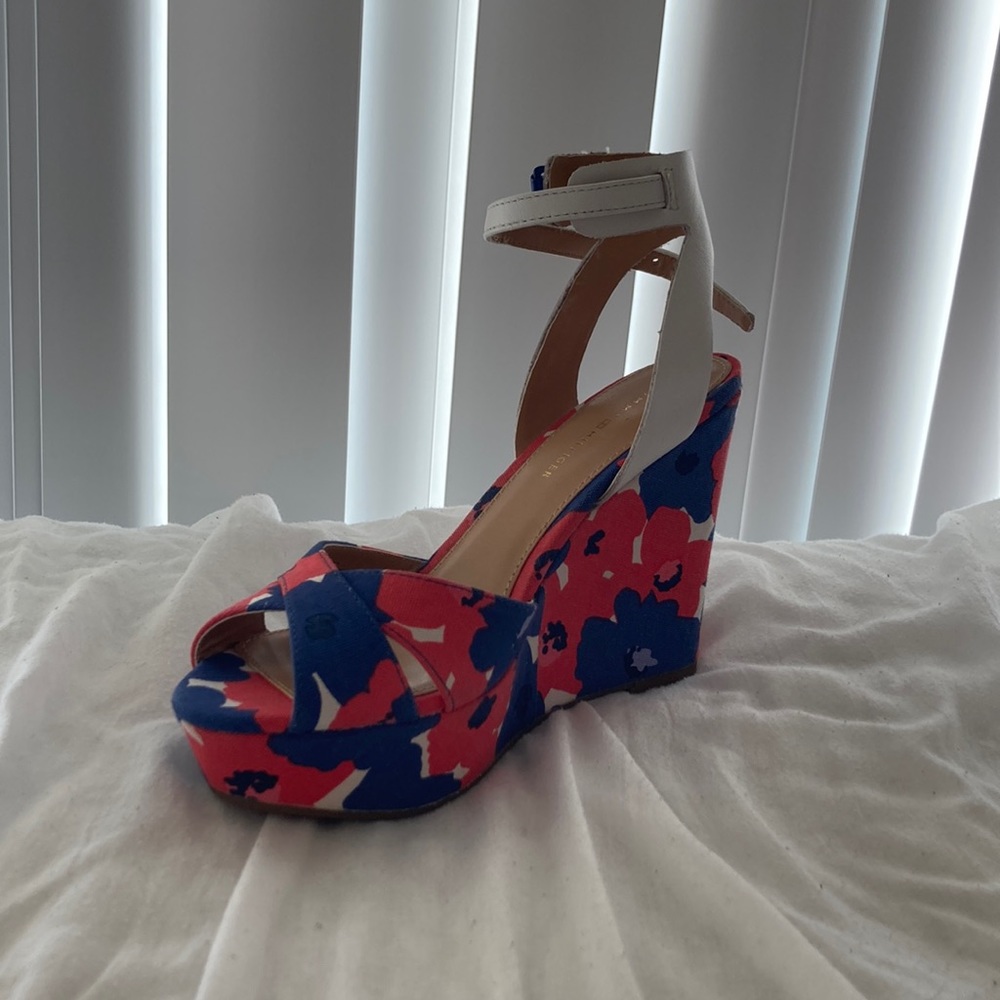 Tommy Hilfiger Floral Dress Sandal/Wedge unused